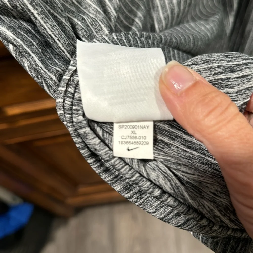 π4/$15π NWOT Nike girls XL tank with built in sports bra - Picture 7 of 7